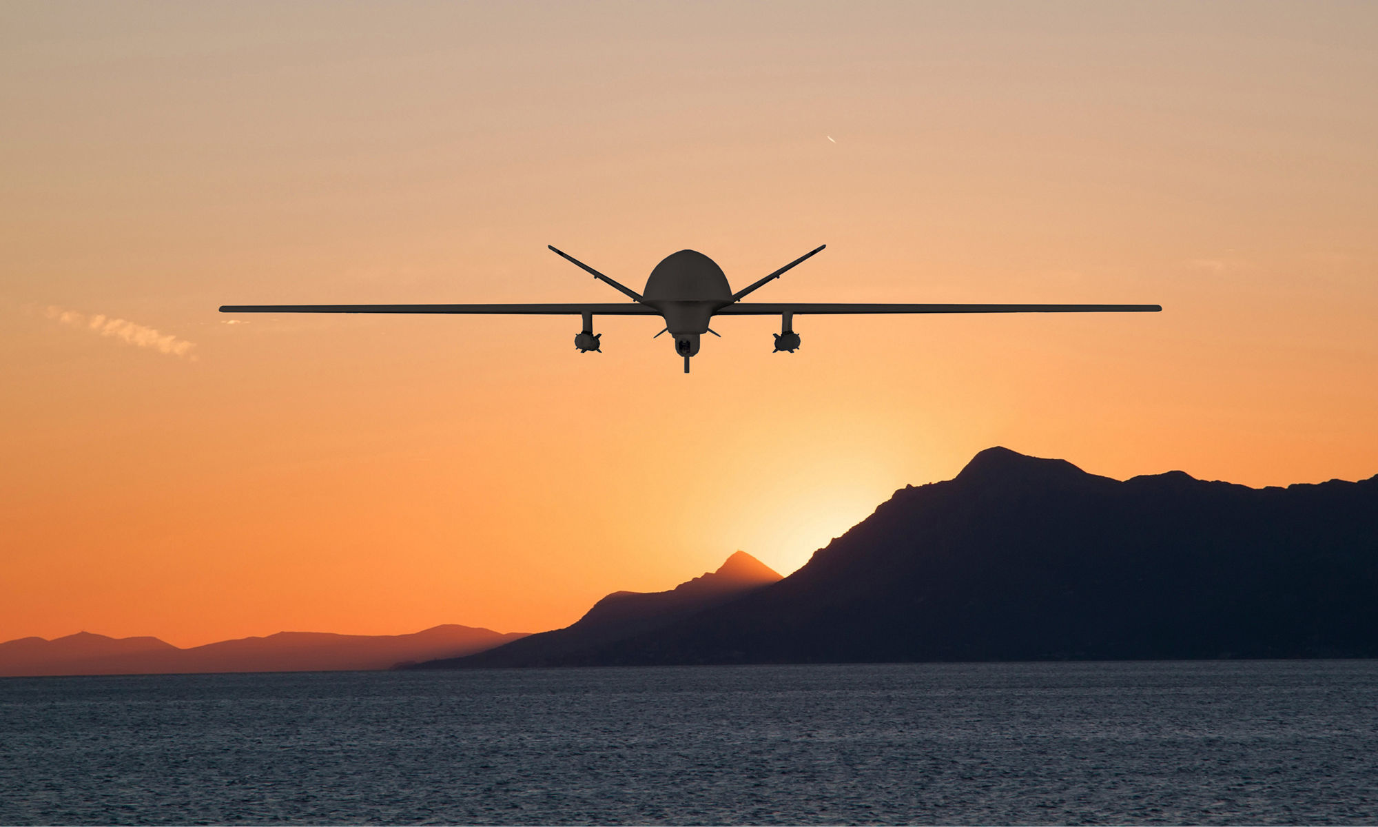 在海面上飞行的无人侦察机 (UAV) 剪影，背景是太阳躲在山后的美丽景色